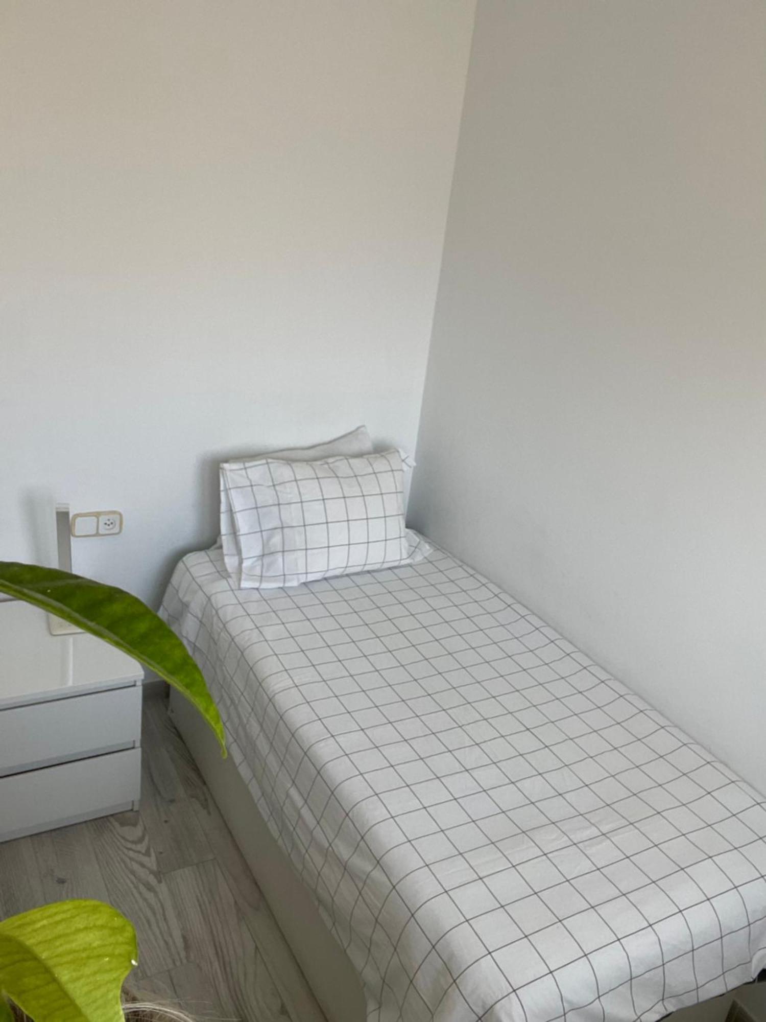 Center Front Apartment *